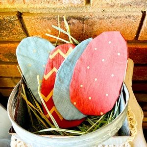 *Stiffened Fabric Primitive Egg Ornaments with Nest Filler 4/Set